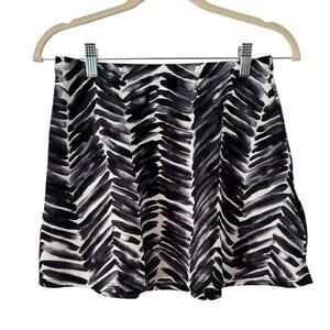 NWT Miraclesuit Black White Pull On Slimming Swim Skirt Women’s Size Medium